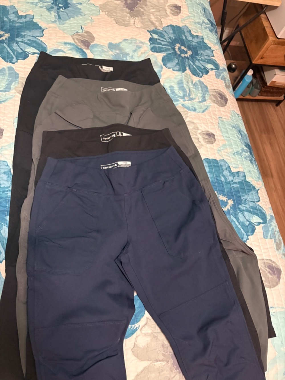 Women’s Carhartt leggings $20 each or $60 for all 4 - Picture 4 of 4